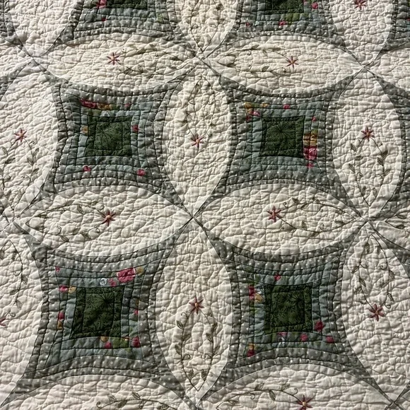 Elegant Green and White Quilted Bedding Set